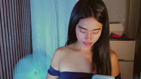 Snapshot of asiantreasures chatting on May 22, 8:10 am kisses online show from May 22, 8:10 am