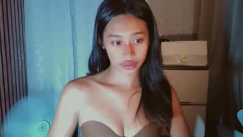 Snapshot of asiantreasures chatting on May 24, 9:58 am kisses online show from May 24, 9:58 am