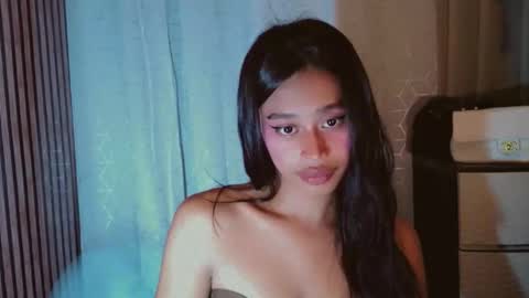 Snapshot of asiantreasures chatting on May 31, 5:53 pm kisses online show from May 31, 5:53 pm