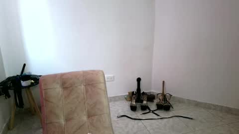 Snapshot of asiri_smith chatting on June 5, 1:39 pm Asiri online show from June 5, 1:39 pm