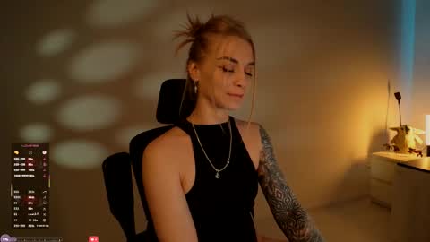 Snapshot of ask_alexa chatting on November 15, 7:05 am Ask Alexa online show from November 15, 7:05 am