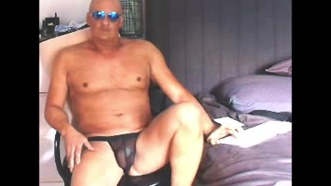 askil8802 online show from April 16, 7:09 am