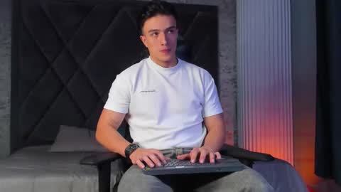 Aslan  online show from December 21, 9:22 pm