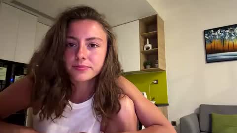 Snapshot of asleyfabello chatting on June 21, 11:35 am Monica online show from June 21, 11:35 am