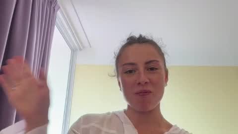 Snapshot of asleyfabello chatting on July 3, 8:10 am Monica online show from July 3, 8:10 am