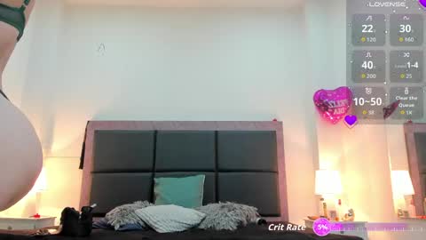  Aslhyn  online show from April 13, 9:09 pm