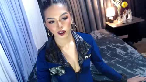 Margaux Miller online show from October 16, 6:53 pm