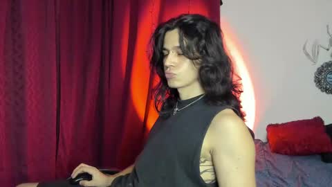 Snapshot of asmodeuszz chatting on December 2, 7:25 am asmodeuszz online show from December 2, 7:25 am