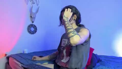 Snapshot of asmodeuszz chatting on December 5, 10:01 pm asmodeuszz online show from December 5, 10:01 pm