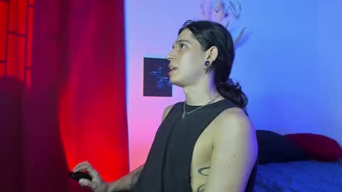 Snapshot of asmodeuszz chatting on December 8, 8:04 pm asmodeuszz online show from December 8, 8:04 pm