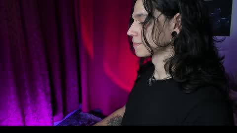 Snapshot of asmodeuszz chatting on December 23, 6:00 am asmodeuszz online show from December 23, 6:00 am