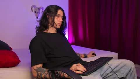 Snapshot of asmodeuszz chatting on February 17, 3:36 am asmodeuszz online show from February 17, 3:36 am