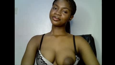 Snapshot of assy_ebony chatting on April 21, 9:39 pm Lily online show from April 21, 9:39 pm
