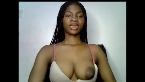 Snapshot of assy_ebony chatting on April 27, 9:24 pm Lily online show from April 27, 9:24 pm