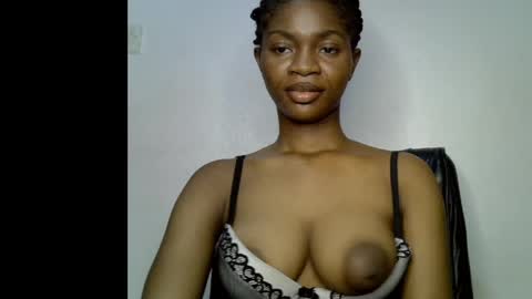 Snapshot of assy_ebony chatting on May 2, 1:10 am Lily online show from May 2, 1:10 am