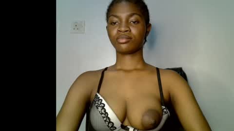 Snapshot of assy_ebony chatting on May 19, 8:15 pm Lily online show from May 19, 8:15 pm
