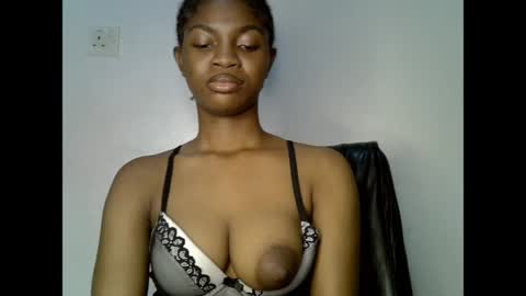 Snapshot of assy_ebony chatting on May 23, 8:02 pm Lily online show from May 23, 8:02 pm