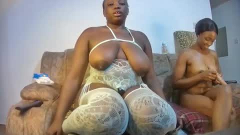 Snapshot of assybunny chatting on October 23, 7:51 am assybunny online show from October 23, 7:51 am