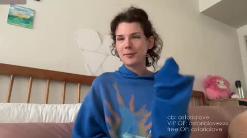 AstoriaLove online show from March 31, 4:51 pm