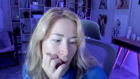 astramonroe online show from September 23, 2:14 am