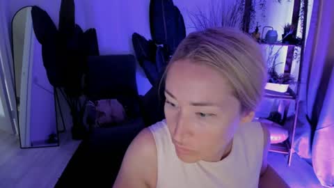 astramonroe online show from July 17, 10:55 am