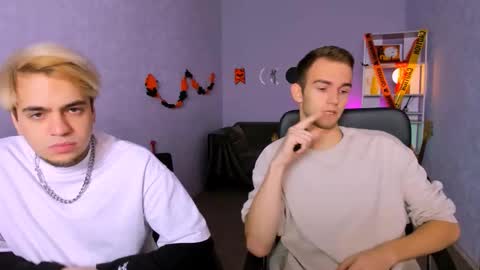 astren online show from October 30, 1:23 pm