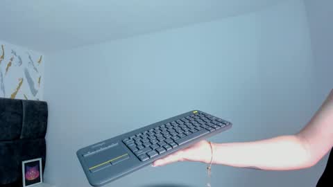 astrid_velle online show from November 23, 3:28 am