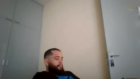 Snapshot of astro_boy_01 chatting on May 24, 7:41 pm astro_boy_01 online show from May 24, 7:41 pm