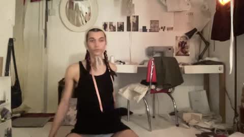 Snapshot of astrodoll chatting on December 18, 8:14 pm Astro Doll online show from December 18, 8:14 pm