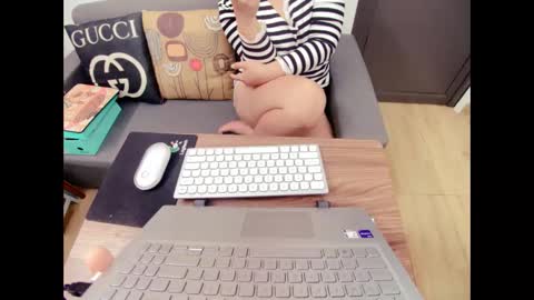 Snapshot of asuka_9x chatting on October 9, 6:17 pm asuka_9x online show from October 9, 6:17 pm