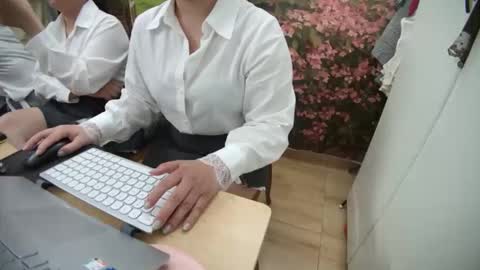 Snapshot of asuka_9x chatting on October 17, 1:57 pm asuka_9x online show from October 17, 1:57 pm