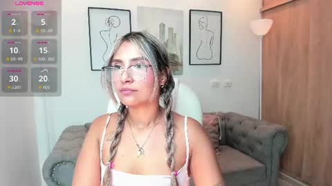 Snapshot of asura_love chatting on June 22, 6:05 pm asura_love online show from June 22, 6:05 pm