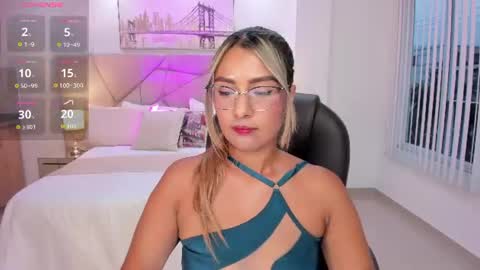 Snapshot of asura_love chatting on July 19, 6:44 pm asura_love online show from July 19, 6:44 pm