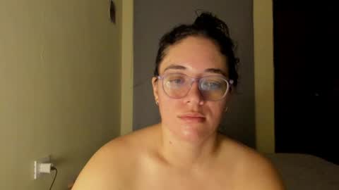 Snapshot of atenas__05 chatting on July 3, 9:27 am atenas online show from July 3, 9:27 am