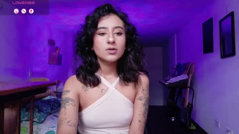 Snapshot of atenea_dragon__ chatting on November 25, 7:58 pm Atenea online show from November 25, 7:58 pm