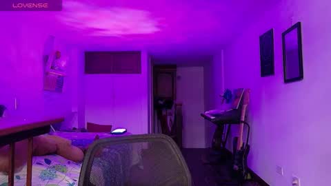 Snapshot of atenea_dragon__ chatting on December 3, 9:24 pm Atenea online show from December 3, 9:24 pm