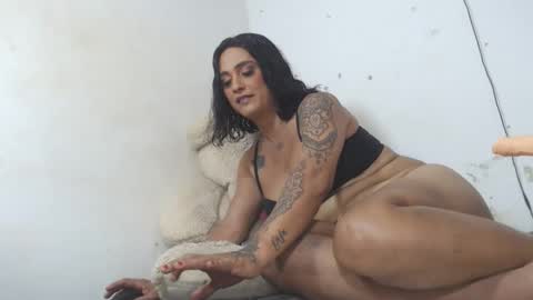 Snapshot of atenea_queen chatting on April 1, 10:18 pm atenea online show from April 1, 10:18 pm