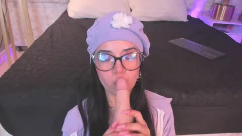 Snapshot of atenea_velle chatting on February 20, 1:55 pm atenea velle online show from February 20, 1:55 pm