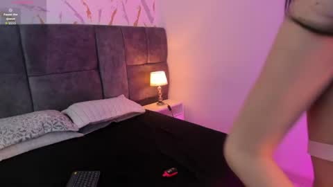 Snapshot of atenea_velle chatting on July 4, 3:24 am atenea velle online show from July 4, 3:24 am