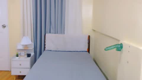 Snapshot of athenaheart chatting on March 2, 12:23 pm Ady online show from March 2, 12:23 pm