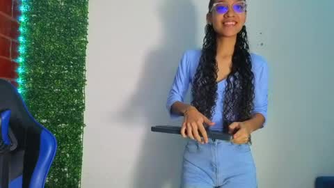 Athenea online show from March 29, 8:14 am