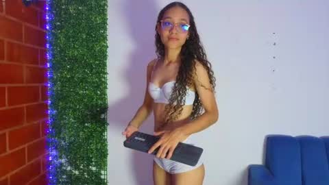 Snapshot of athenea_03 chatting on June 14, 10:34 pm Athenea online show from June 14, 10:34 pm