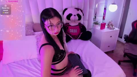 athenea fox  online show from April 22, 7:59 pm