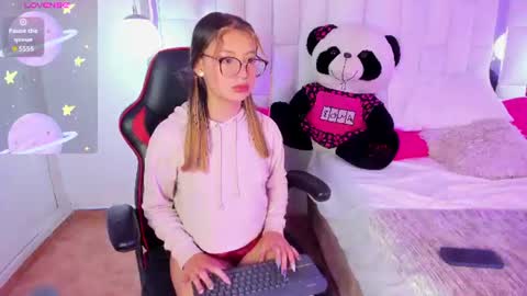 Snapshot of athenea_fox_ chatting on June 27, 4:45 pm athenea fox online show from June 27, 4:45 pm