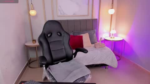 athenearusell online show from November 11, 11:43 am