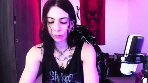 Snapshot of atheneoo_ chatting on April 13, 4:18 am athenauwu online show from April 13, 4:18 am