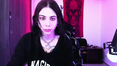 Snapshot of atheneoo_ chatting on April 20, 8:17 am athenauwu online show from April 20, 8:17 am