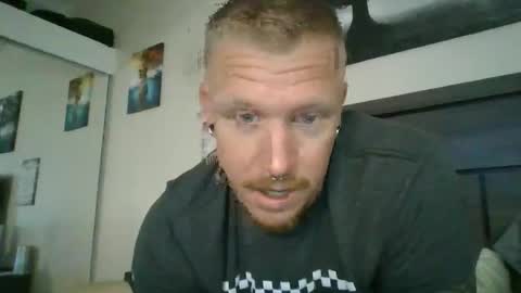 AthleticWhiteboy777 online show from May 23, 4:33 pm