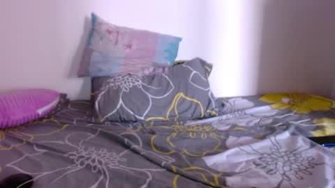 Robin online show from November 6, 6:42 pm