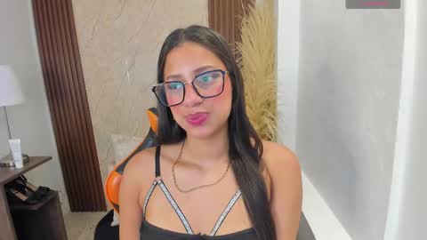 Atiena online show from May 26, 6:15 pm
